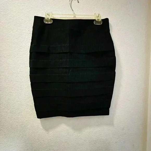 B-Wear dark gray pinstripes skirt/stretch - Picture 2 of 3